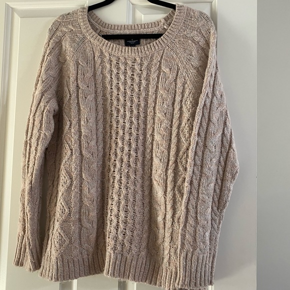 American Eagle Outfitters Sweaters - American Eagle 🦅 Beautiful Sweater